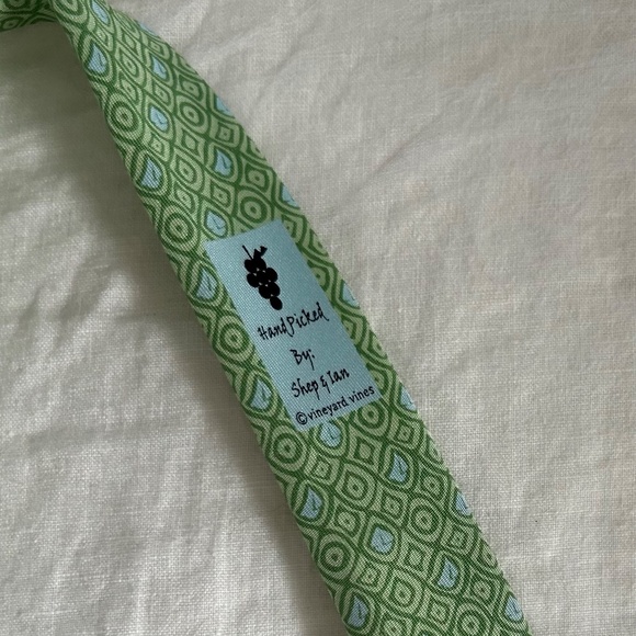 100% silk vineyard vines tie - Picture 3 of 3